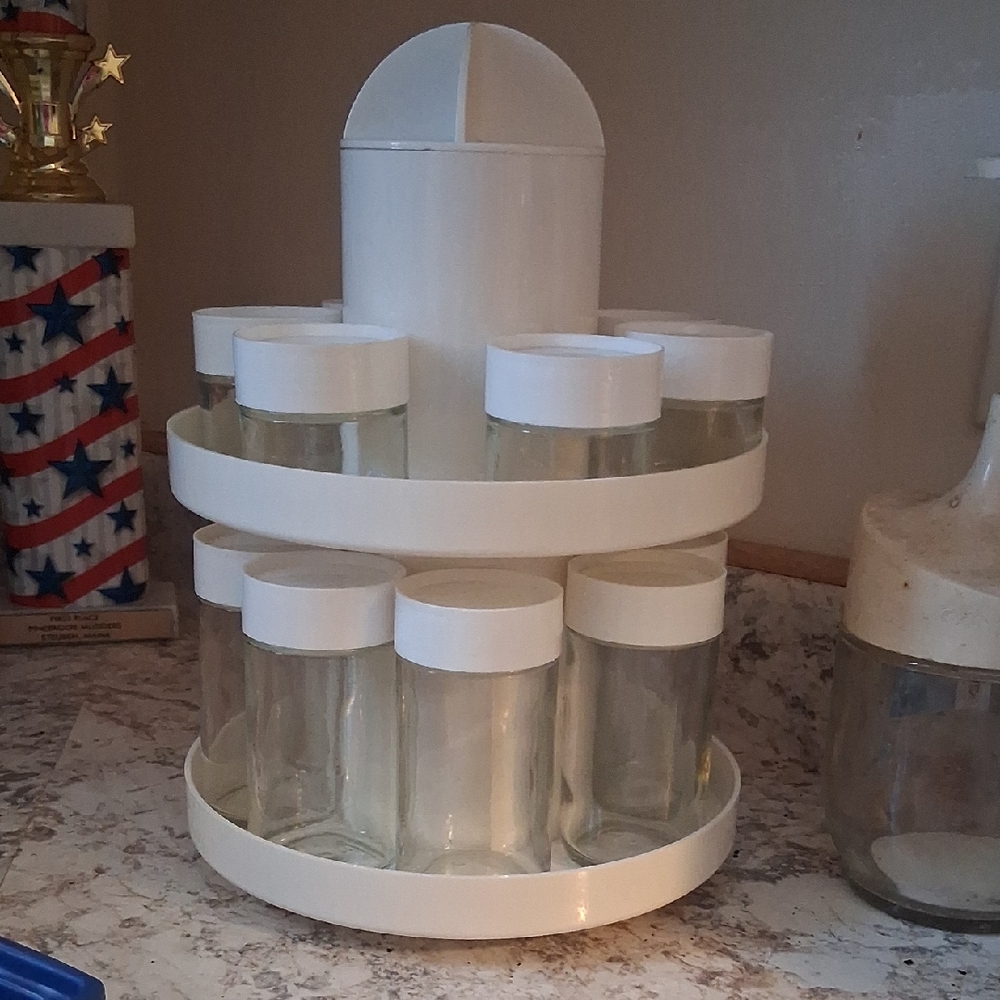 Spice Rack Spinning Lazy Susan with Glass Jars